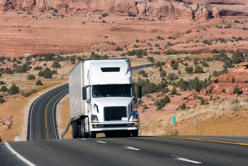 6 Ways to Avoid a Squeeze-Play Accident with a Tractor-Trailer Truck